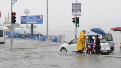 Üsküdar Meydanı yine sular altında